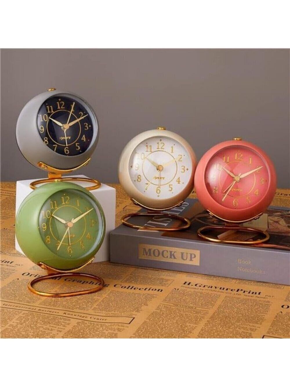 Metal Desk Clock Retro Bedroom Table Vintage Analog Alarm Clock Bedside Décor